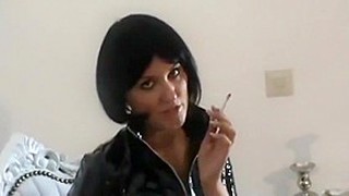 Dominasi perempuan, Fetish, Sedang merokok