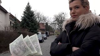 MILF, Pieniądze