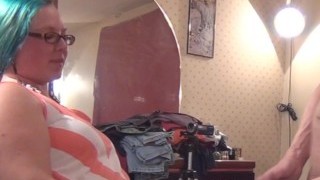 راجل عريان وامرأة لابسة