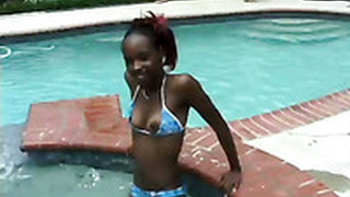 Kinky Ebony Girl Exposes Her Body Relaxing In Jacuzzi