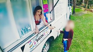 Brazzers - Brazzers Exxtra -  When The Food Truck Is A Rocki