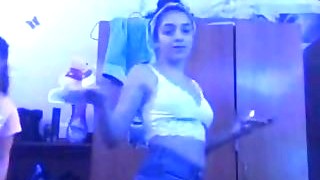 Berdansa, Gadis Rumania