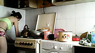 隐藏的相机, 妻子