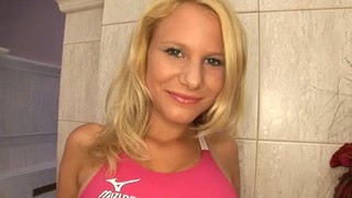 Blondynki, Stroje kąpielowe