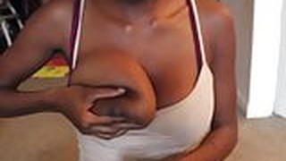 Pornô africano, Peitos grandes, Negras, Amamentando, Leite, Natural, Bomba peniana