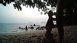Kinky Natural Girlfriend Provides Her Own BF With A Good Blowjob On The Beach
