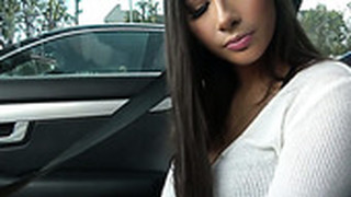 Juggy Brunet Babe Gianna Dior Gives A Legendary Blowjob In The Car
