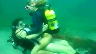 Schwanz blasen, Abspritzen, Fetisch, Öffentlich, Unterwasser